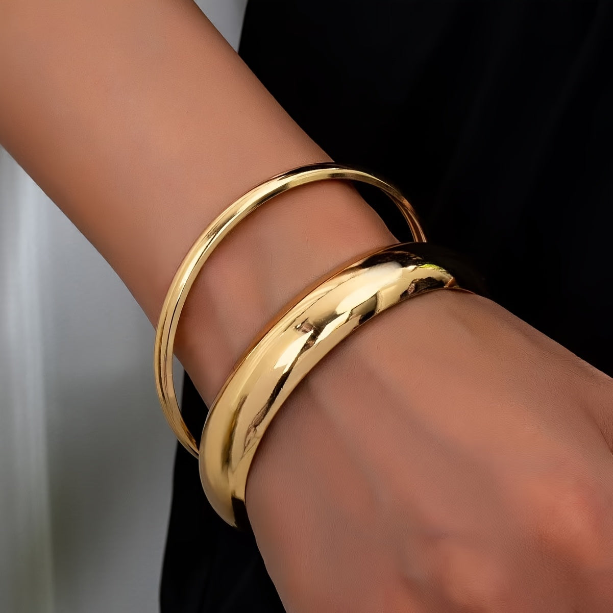 Classic Minimalist Style Polished Bangle Bracelet