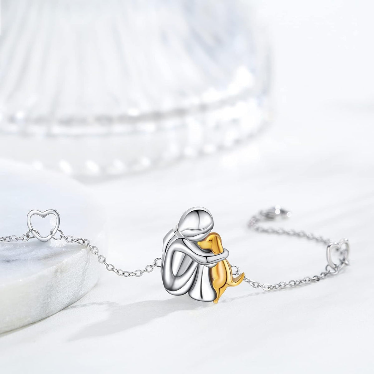 Adjustable charm bracelet