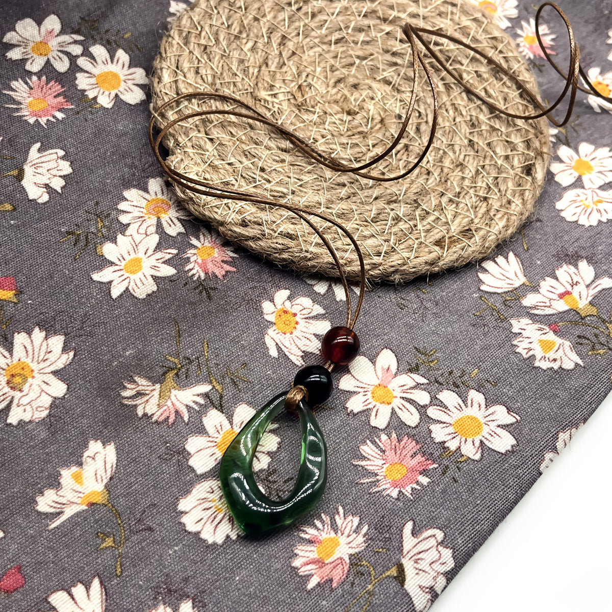 Vintage Irregular Shaped Teardrop Resin Pendant Necklace