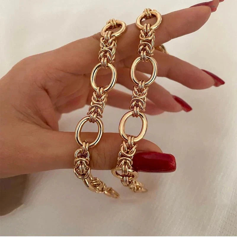 Contrasting Statement Chain Bracelet