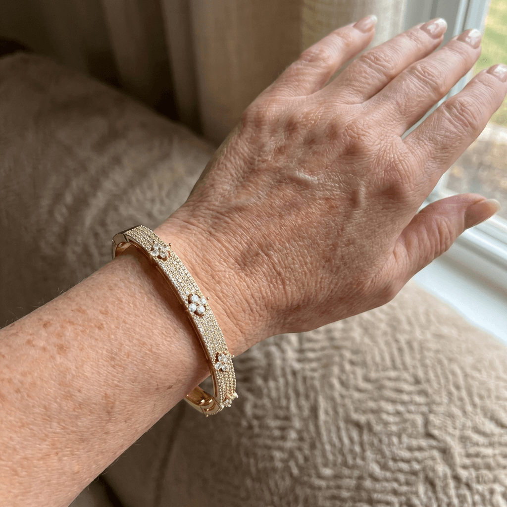 Elegant Floral Design Zirconia Inlaid Gold Plated Bracelet