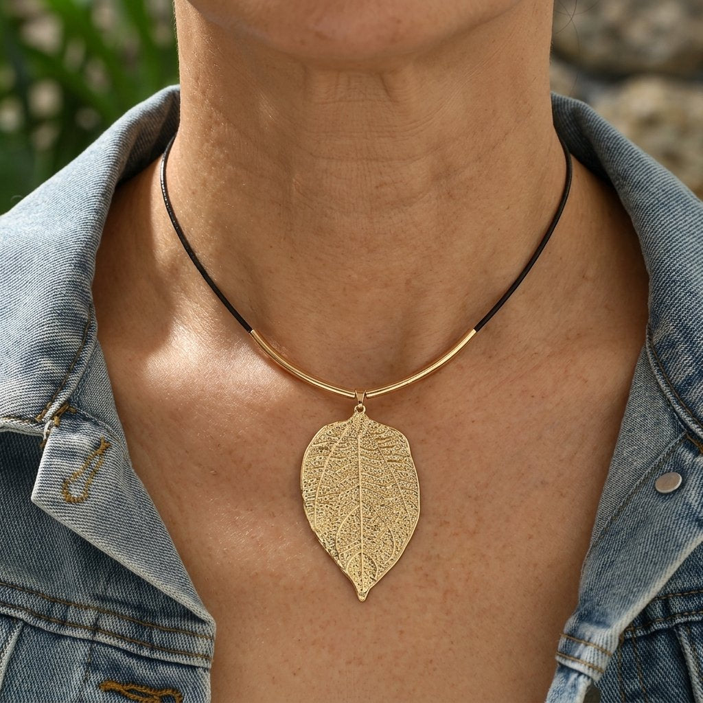 Stylish Elegant Necklace Texture