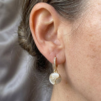 A Pair Elegant Minimalist Light Earrings